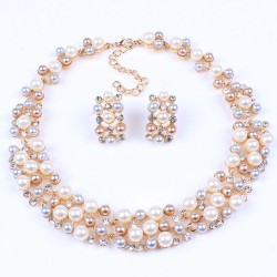 High quality traditional simulated pearl necklace set with glittering crystals